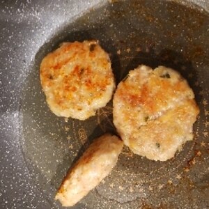 お弁当に鶏ひき肉とレンコンのシャキシャキつくね